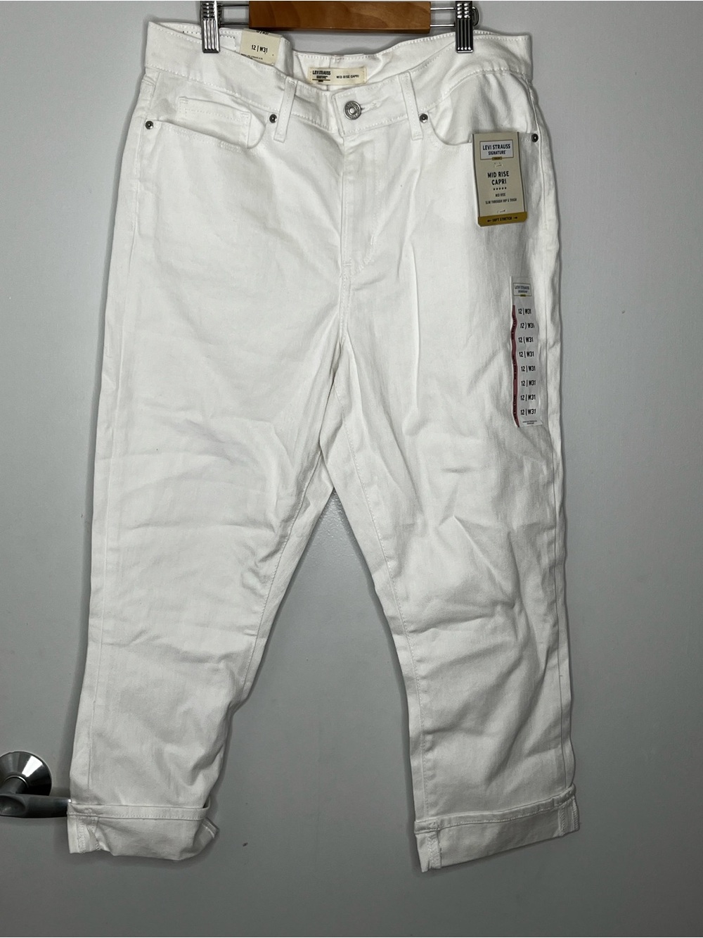 Levi Strauss Signature Gold White Mid Rise Capri Jeans NWT Size 12 W31